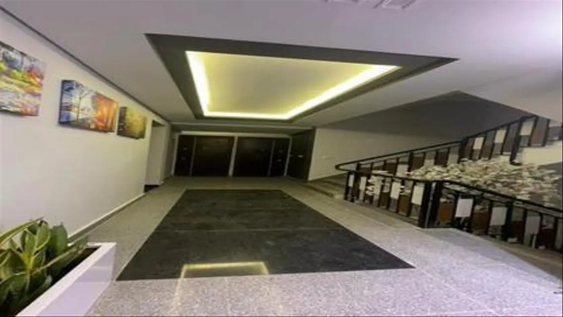 شقة فاخرة للبيع بحمام سباحة خاص وإطلالة مميزة