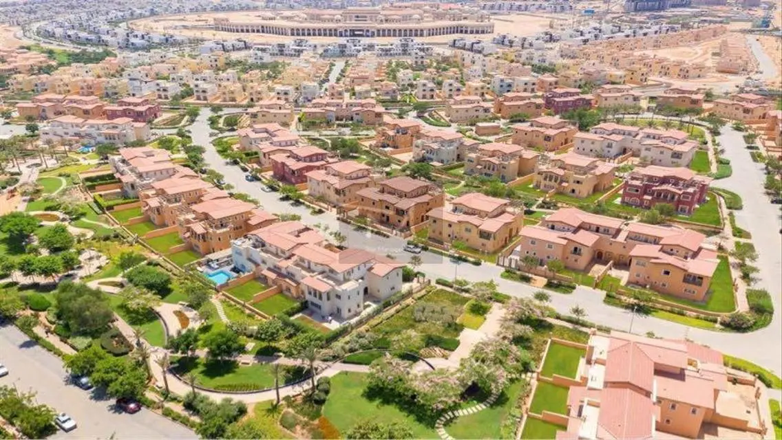 فيلا فاخرة مع مسبح خاص وحديقة خاصة للبيع