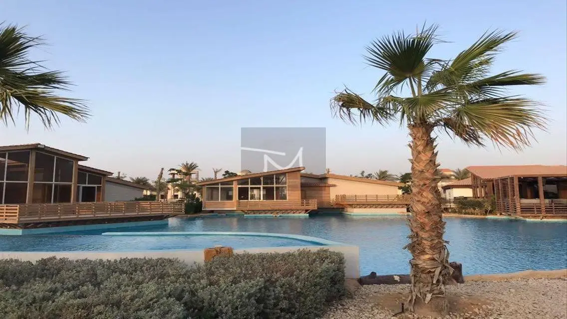 فيلا فاخرة مع مسبح خاص وحديقة خاصة للبيع