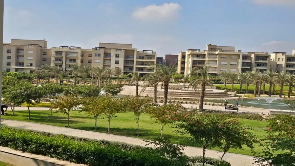 فيلا فخمة مع مسبح مشترك وغرفة دراسة