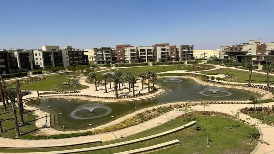 فيلا فاخرة للبيع بمساحة واسعة وإطلالة مميزة