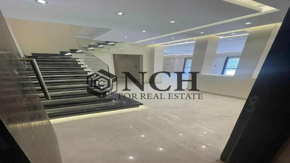 Luxury Apartment for Sale with Stunning Lake Views