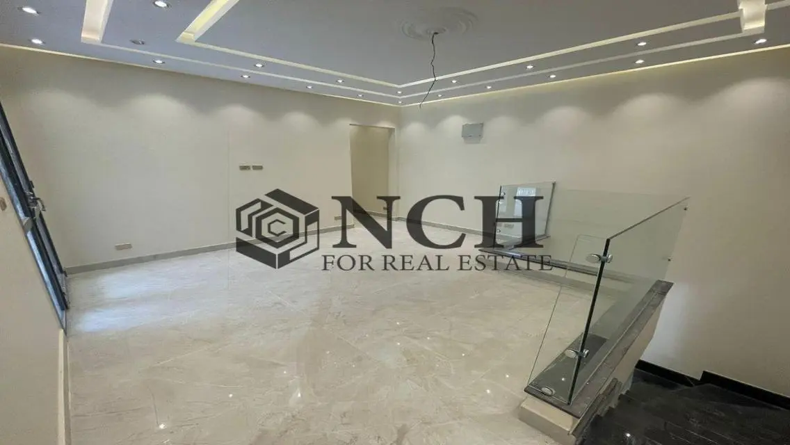 Luxury Apartment for Sale with Stunning Lake Views