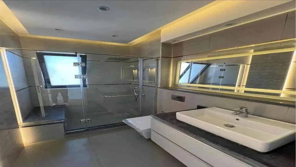 Luxury Villa for Rent - Lake View