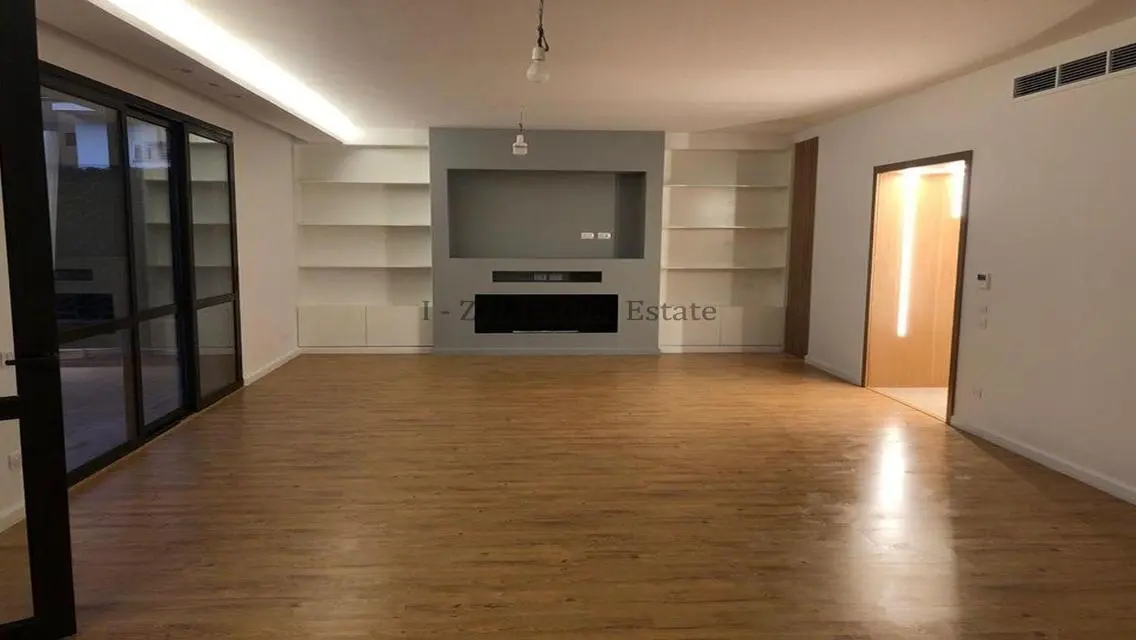 Luxury Apartment with Private Garden and Pool