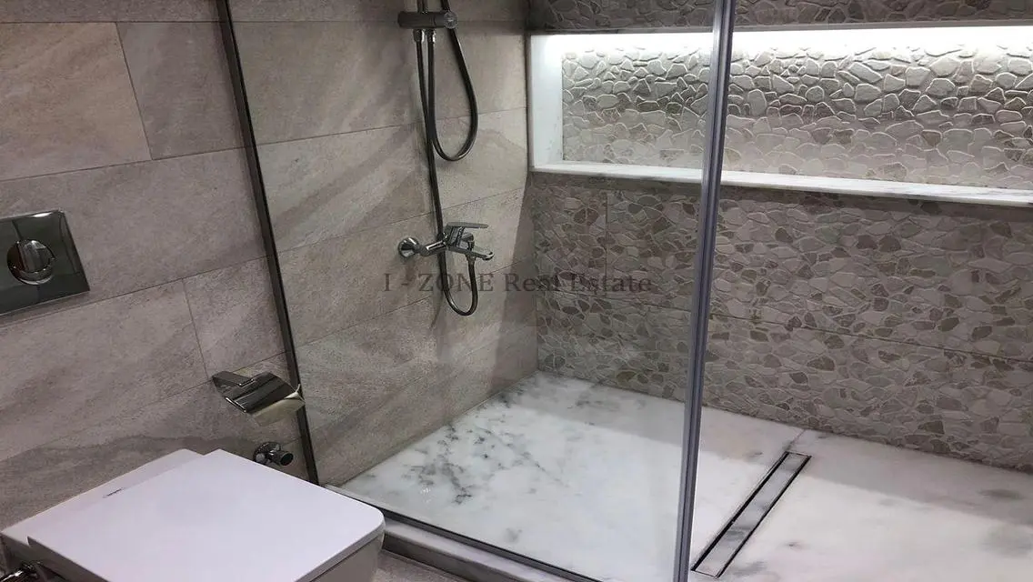 Luxury Apartment with Private Garden and Pool