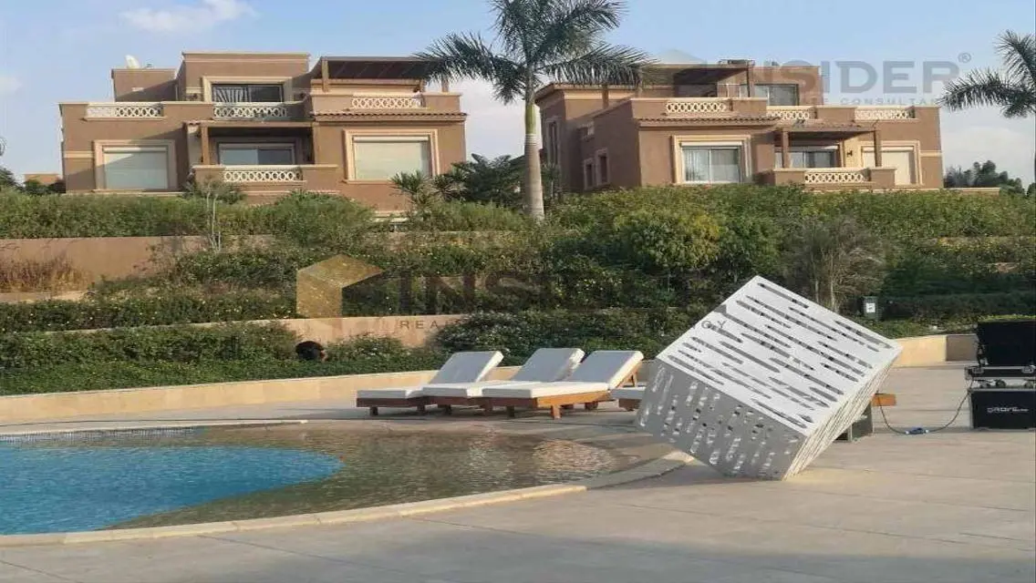 فخامة لا تُقاوم: فيلا بحمام سباحة وحديقة خاصة