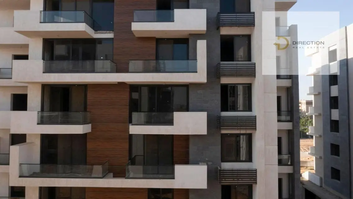 Luxury Apartment in Phase 3 B11 with Lake Views
