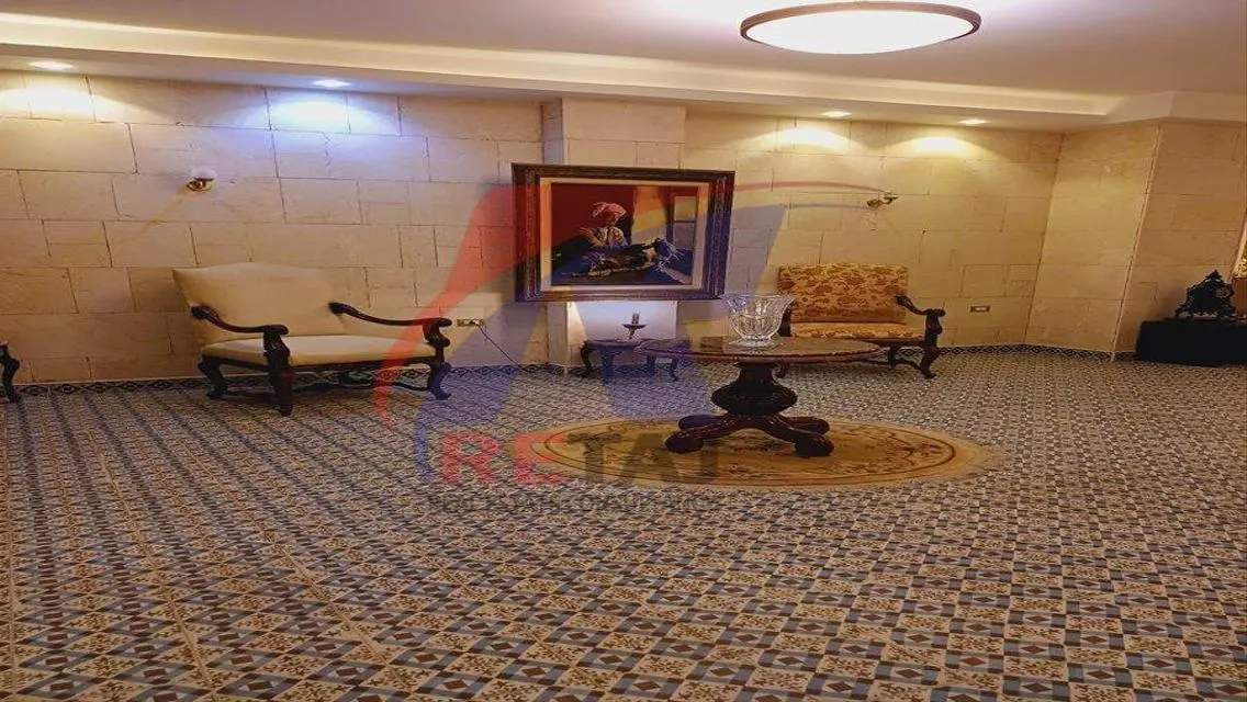شقة فاخرة بمساحة 580 متر للبيع