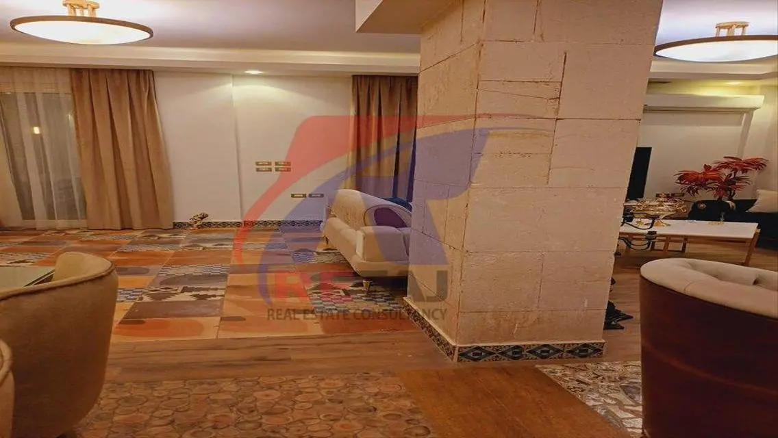 شقة فاخرة بمساحة 580 متر للبيع