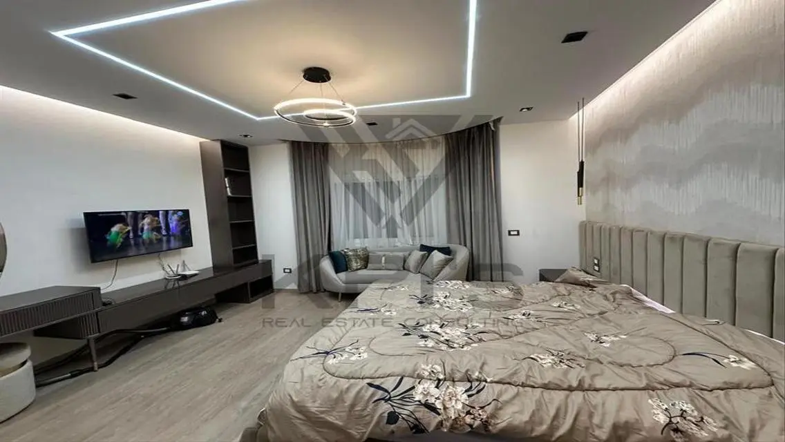 فيلا فاخرة للبيع في هايد بارك - إطلالة مميزة على الجبال