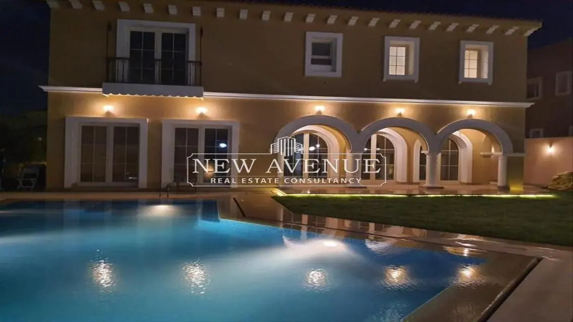 Luxury Apartment for Sale - 800 Square Meters with Balcony and Landmark View
