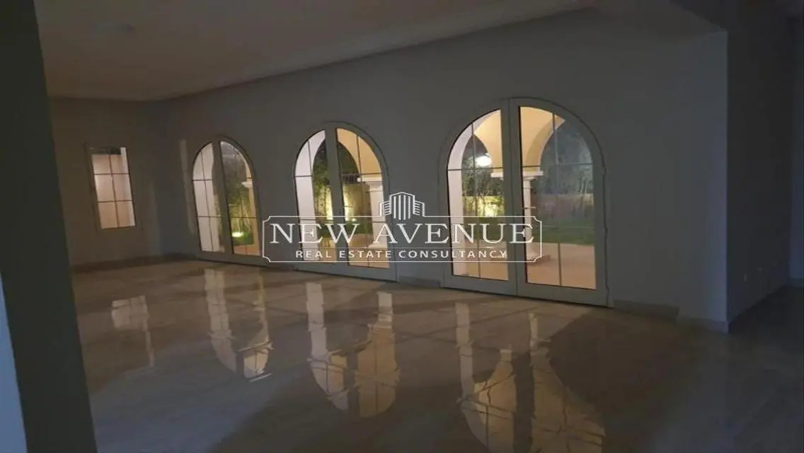 Luxury Apartment for Sale - 800 Square Meters with Balcony and Landmark View