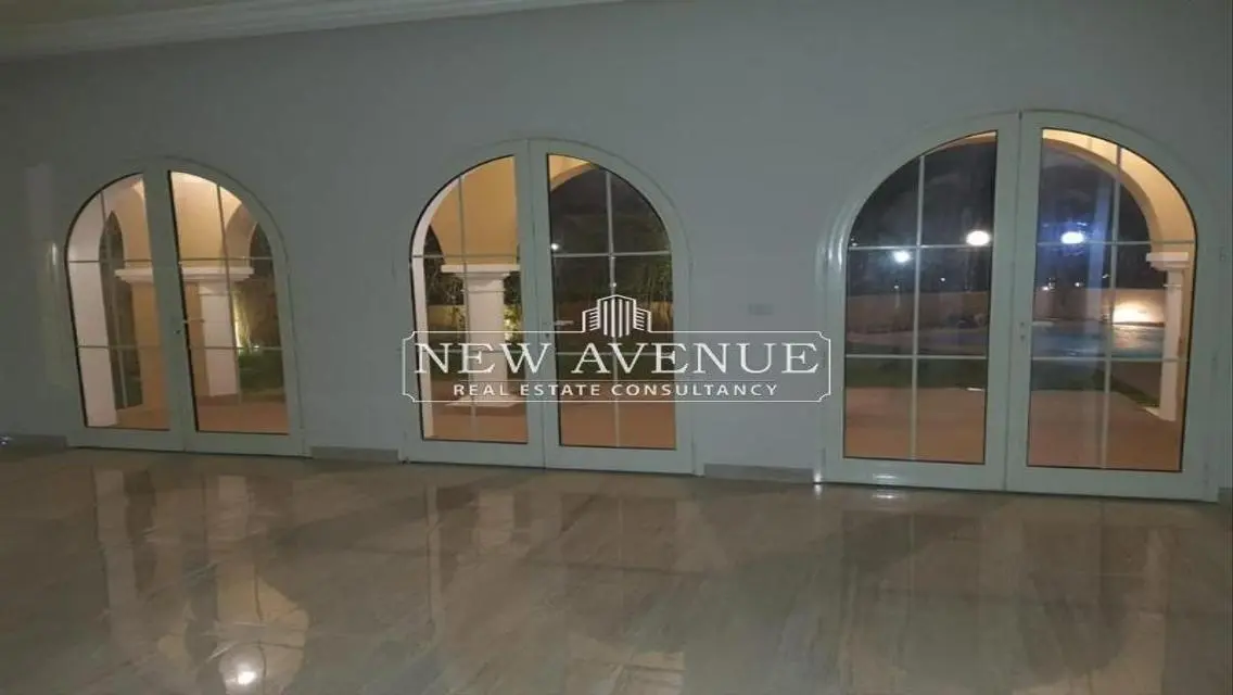 Luxury Apartment for Sale - 800 Square Meters with Balcony and Landmark View