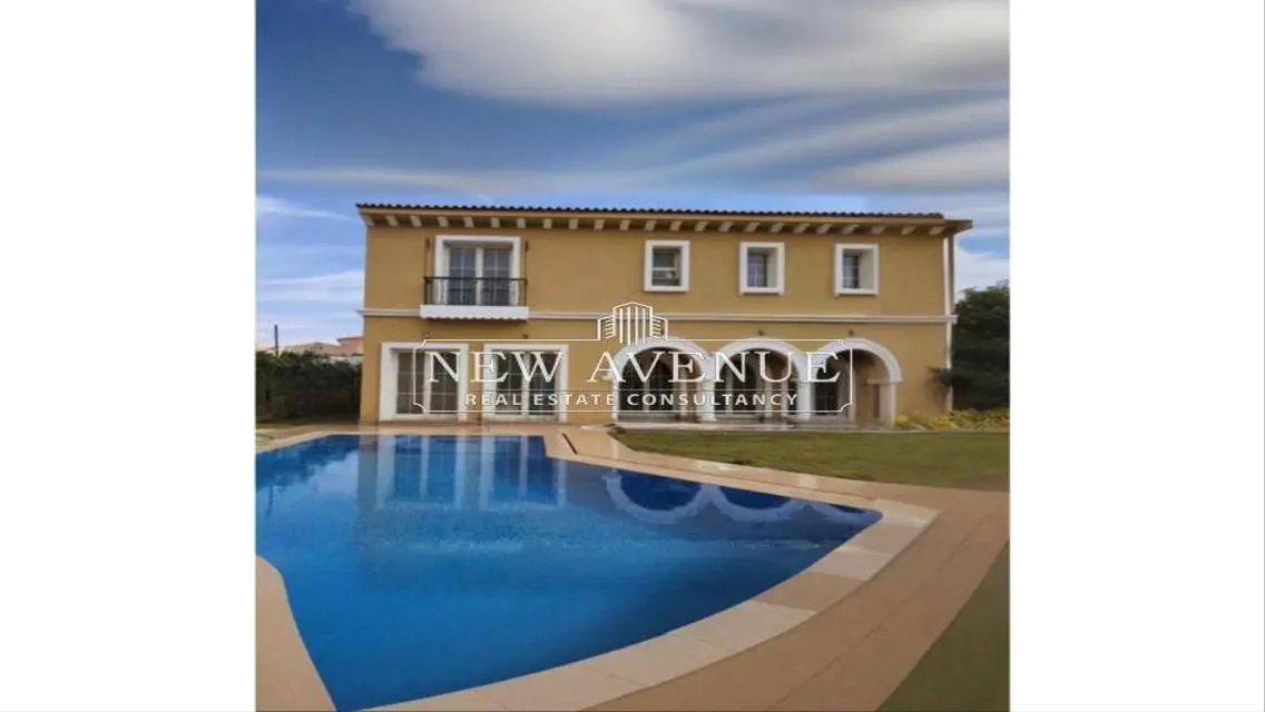 Luxury Apartment for Sale - 800 Square Meters with Balcony and Landmark View