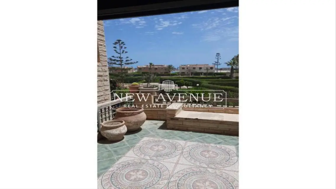 Luxurious Apartment Overlooking a Landmark with Balcony and Security