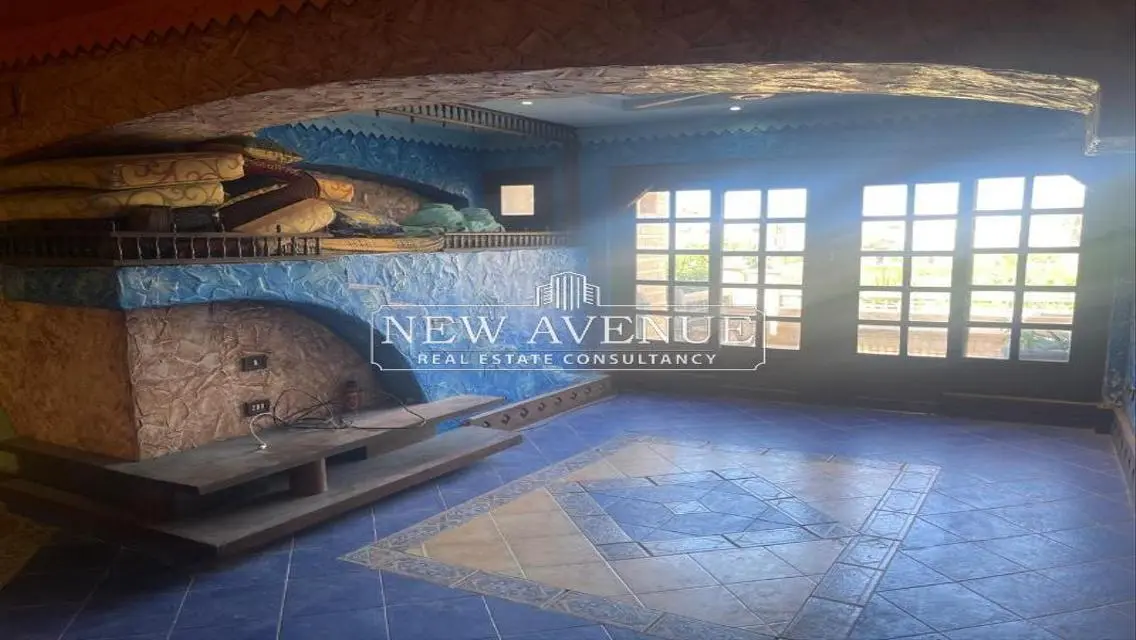 Luxurious Apartment Overlooking a Landmark with Balcony and Security