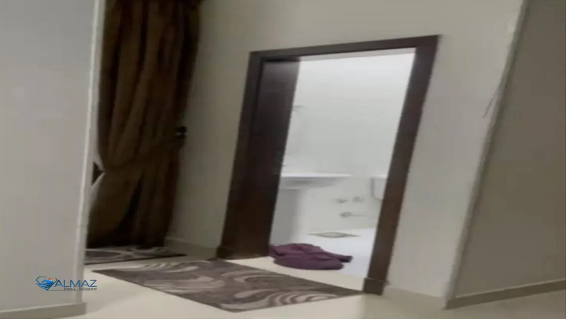 شقة فاخرة للإيجار بمساحة واسعة