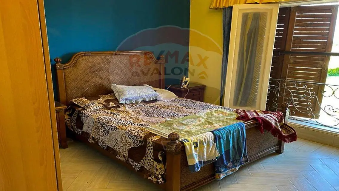 فيلا فاخرة مكونة من 6 غرف مع مسبح خاص وحديقة