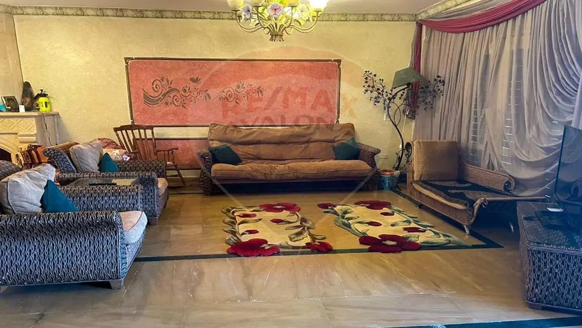 فيلا فاخرة مكونة من 6 غرف مع مسبح خاص وحديقة