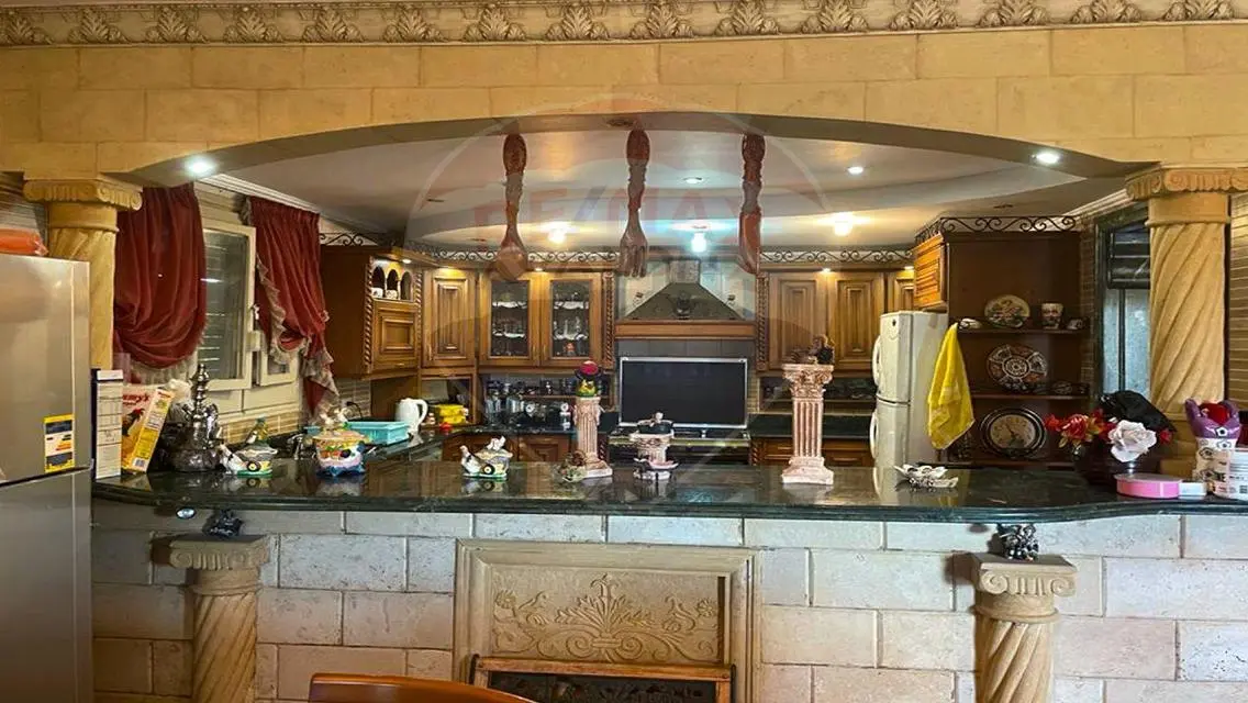 فيلا فاخرة مكونة من 6 غرف مع مسبح خاص وحديقة