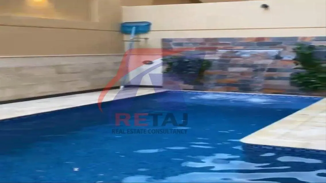 شقة فاخرة بمساحة كبيرة مع حمام سباحة خاص وحديقة