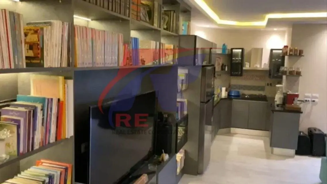 شقة فاخرة بمساحة كبيرة مع حمام سباحة خاص وحديقة