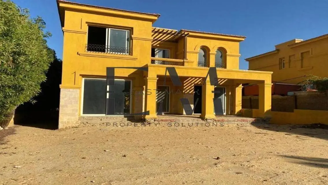 فيلات فاخرة للبيع في كمبوند بحي راق