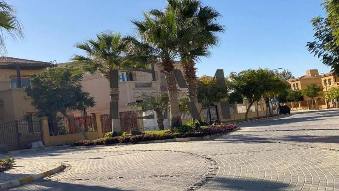 فيلات فاخرة للبيع في كمبوند بحي راق