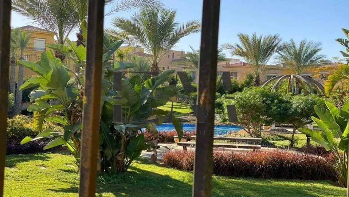 فيلات فاخرة للبيع في كمبوند بحي راق