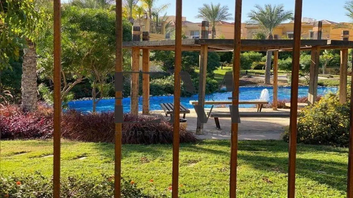 فيلات فاخرة للبيع في كمبوند بحي راق