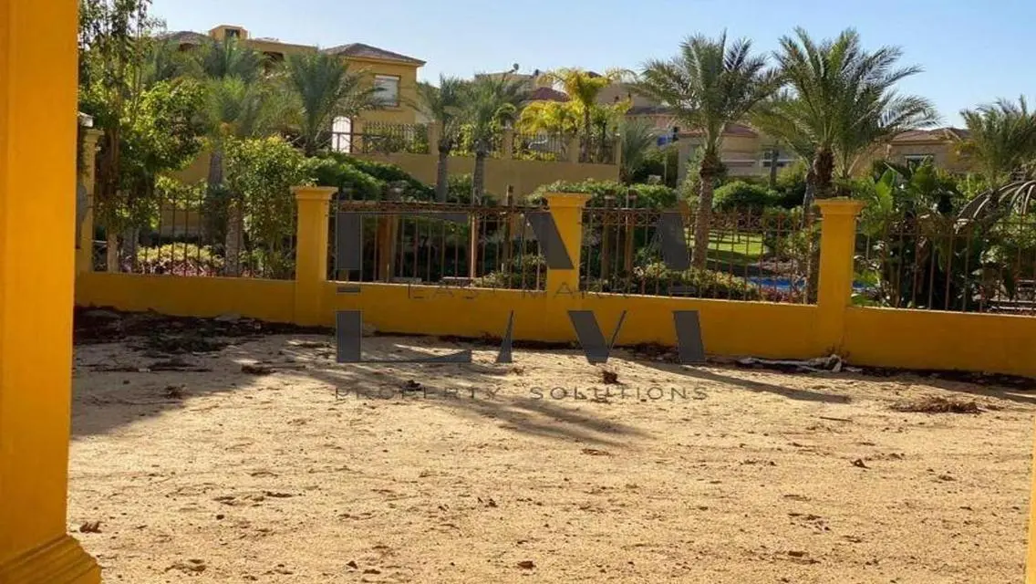 فيلات فاخرة للبيع في كمبوند بحي راق