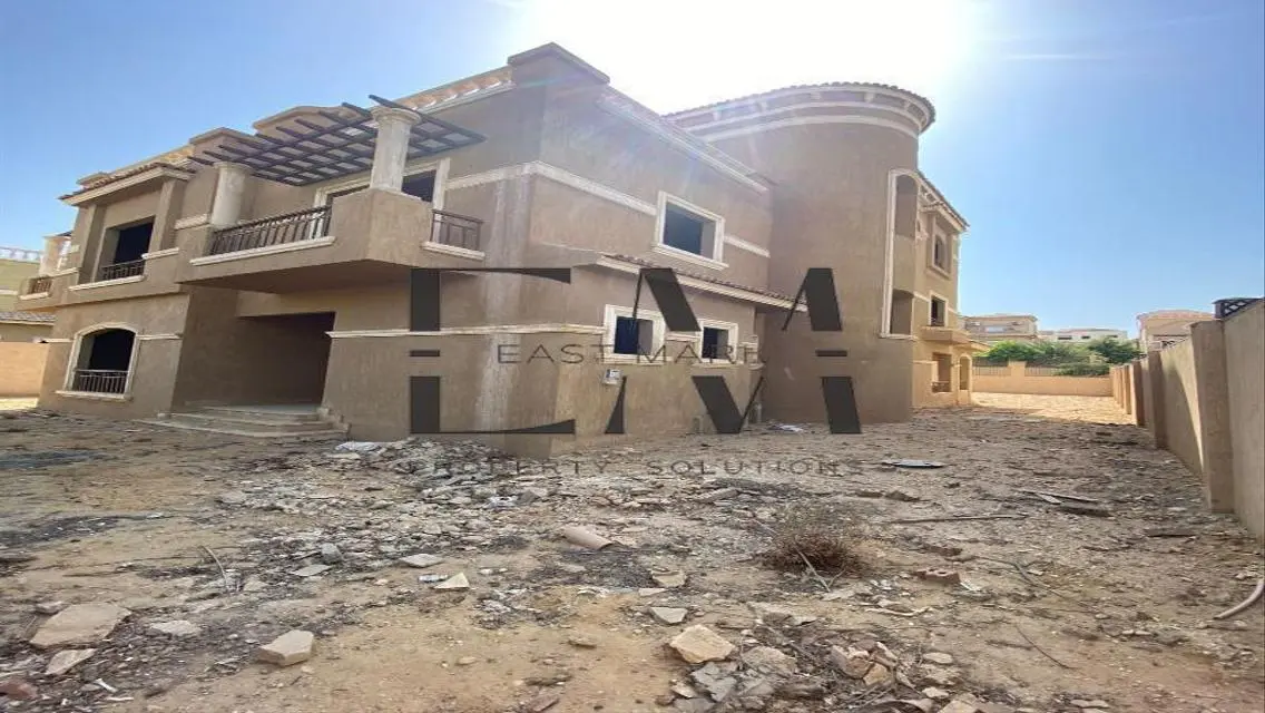 Luxurious Apartment with Spacious Area and Security Guard