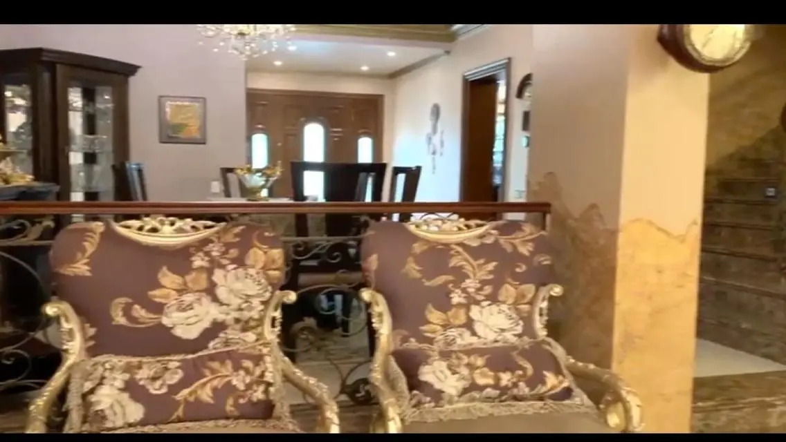 شقة فاخرة بمساحة واسعة مع حديقة خاصة