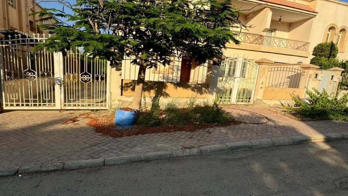 فيلا فاخرة للبيع بمساحة واسعة في موقع متميز