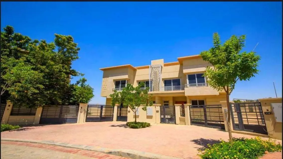 Luxurious Apartment with Shared Swimming Pool