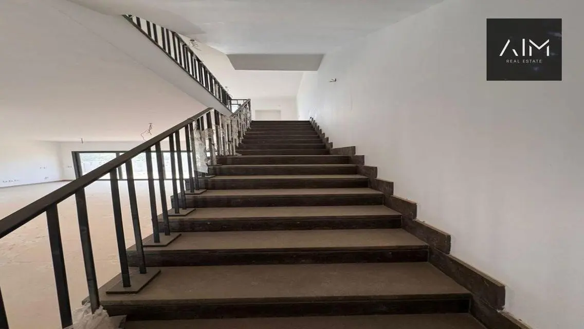Luxurious Villa for Sale with Spacious Layout
