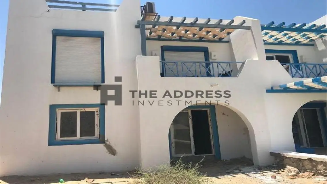Luxury Villa Overlooking Lakes with Full Amenities