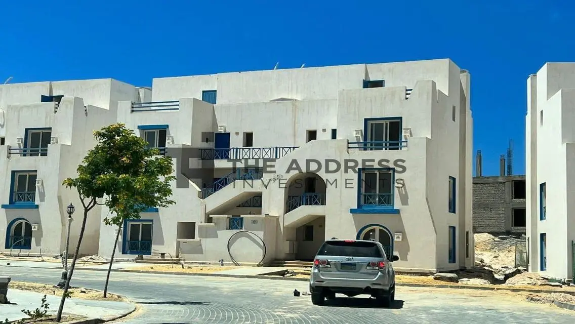 Luxury Villa Overlooking Lakes with Full Amenities