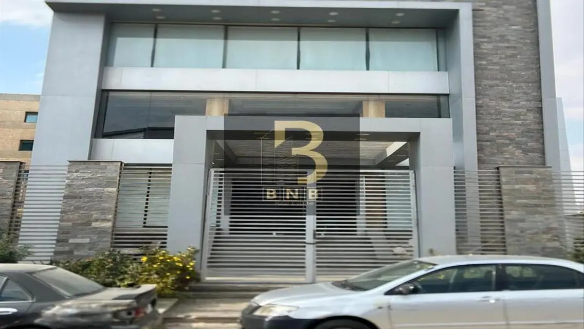 Luxury Apartment of 800 sqm with Covered Parking and Meeting Room