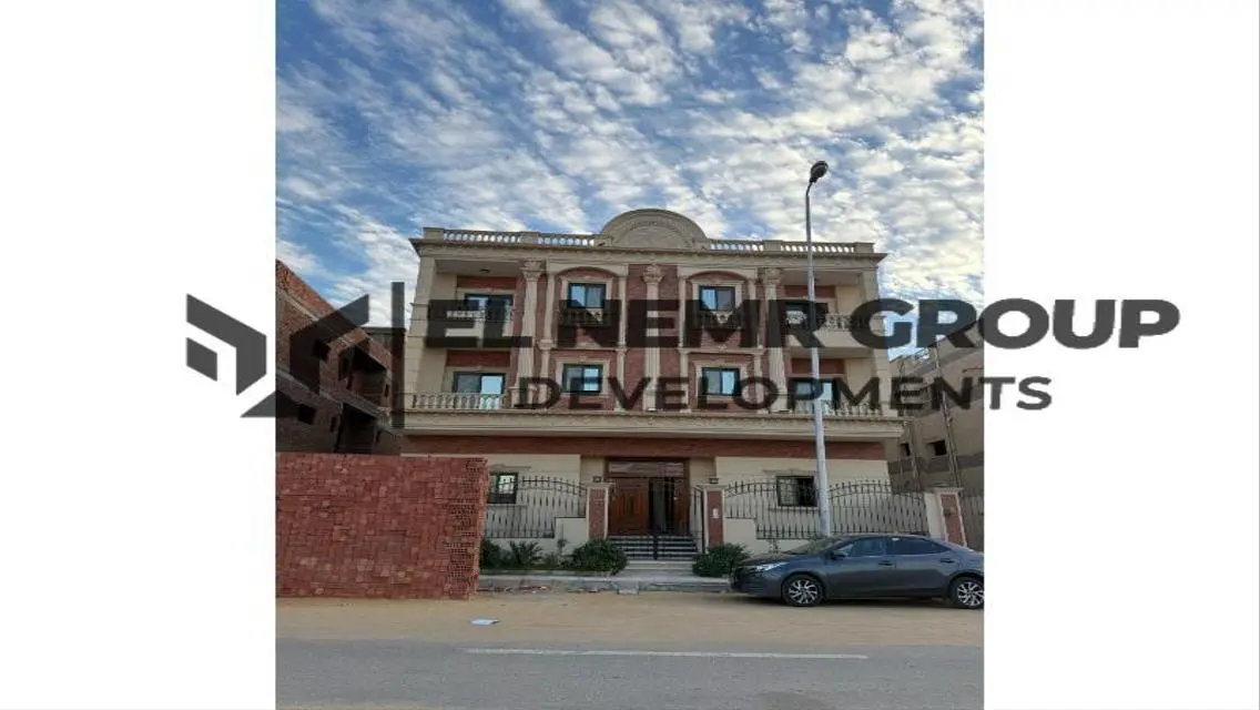 فيلا خاصة للبيع مع حديقة