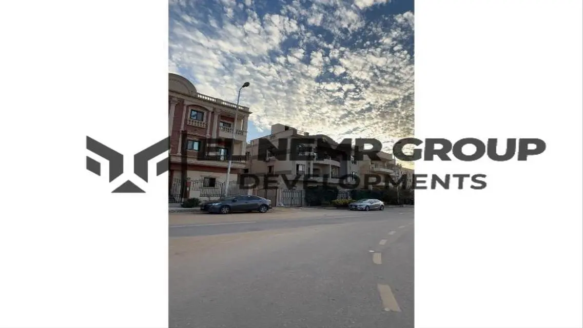 فيلا خاصة للبيع مع حديقة