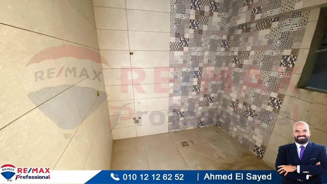شقة فاخرة مع شرفة للبيع