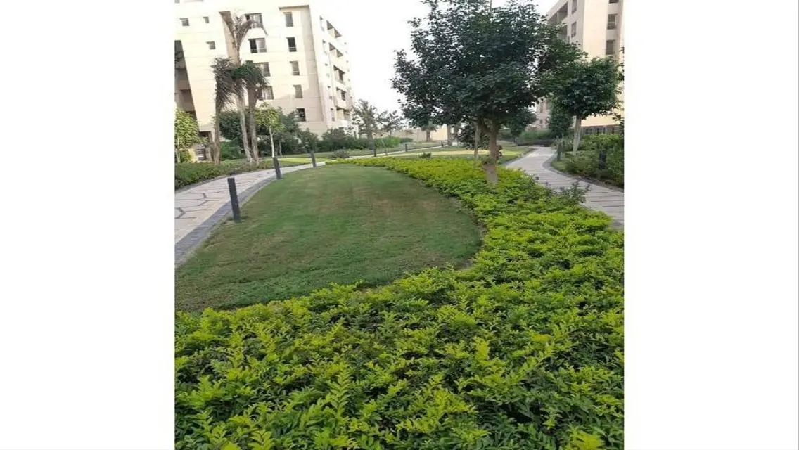 The Square - Luxury Apartment with Lakes View