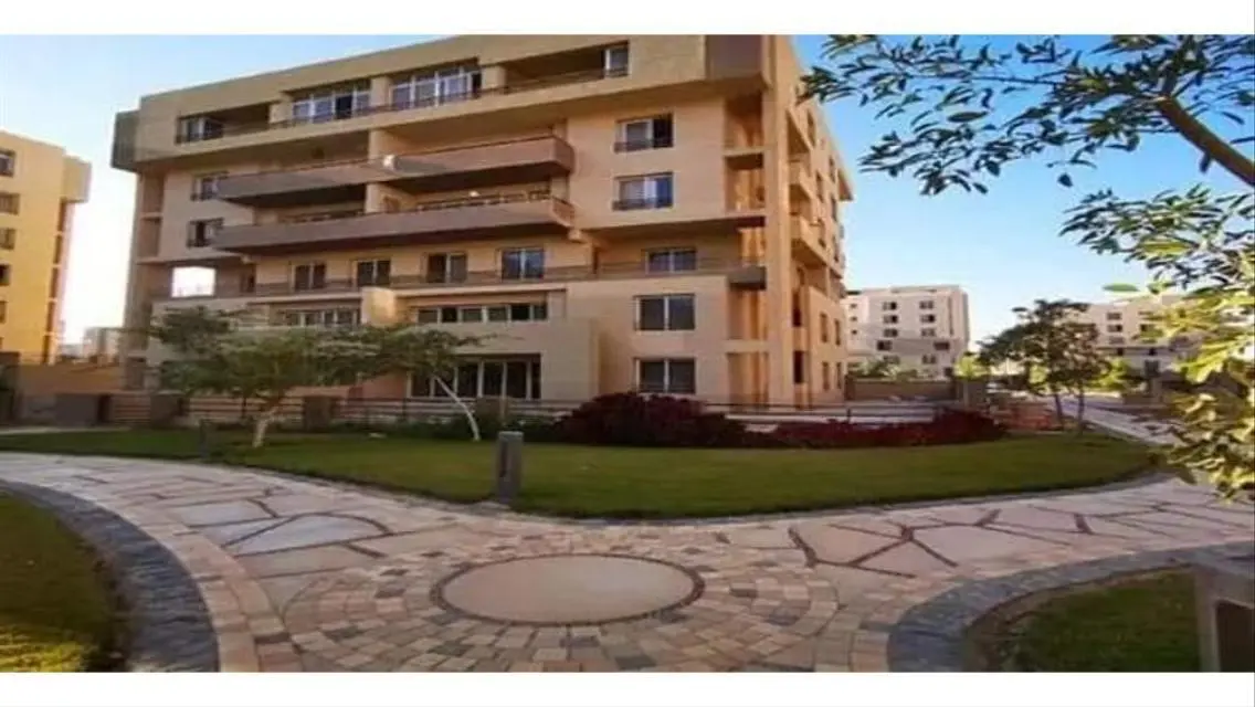 The Square - Luxury Apartment with Lakes View
