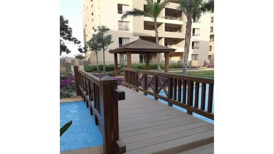 The Square - Luxury Apartment with Lakes View