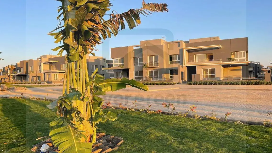 منزل فاخر بمسبح خاص وإطلالة رائعة