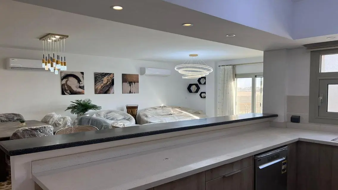 Luxury Apartment for Sale with 5 Rooms and Private Pool