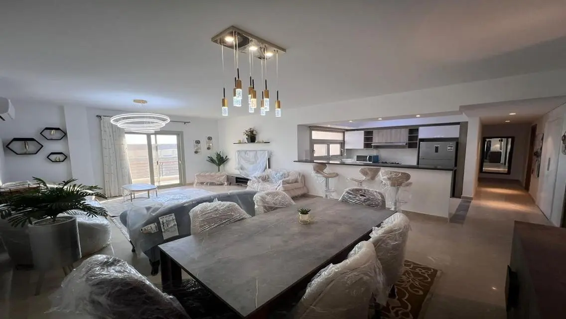 Luxury Apartment for Sale with 5 Rooms and Private Pool