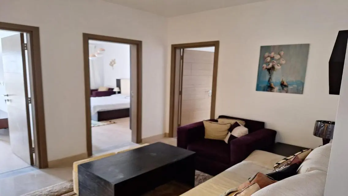 Luxury Apartment for Sale with 5 Rooms and Private Pool